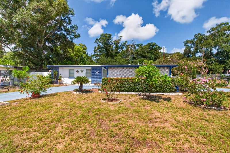 568 Manor Dr, Dunedin, FL 34698