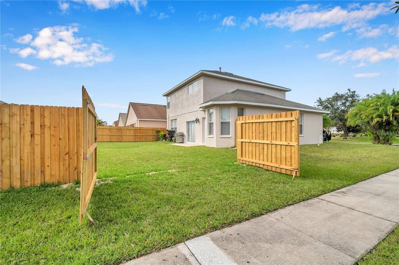 402 Halifax Bay Ct, Apollo Beach, FL 33572