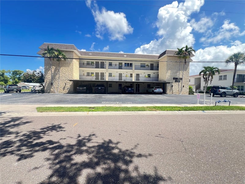 3789 46th Ave S #202, St Petersburg, FL 33711