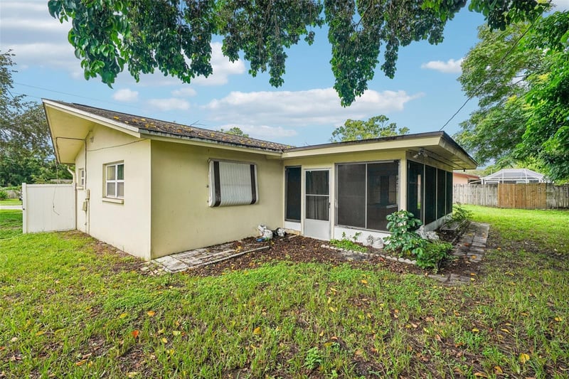 1824 Nursery Rd, Clearwater, FL 33764