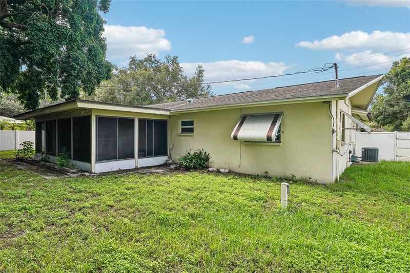 1824 Nursery Rd, Clearwater, FL 33764