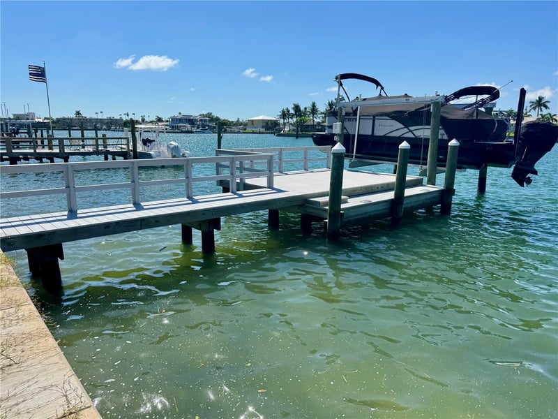 530 115th Ave, Treasure Island, FL 33706