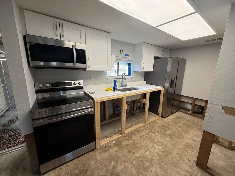 8649 Lake Isle Dr #182, Temple Terrace, FL 33637
