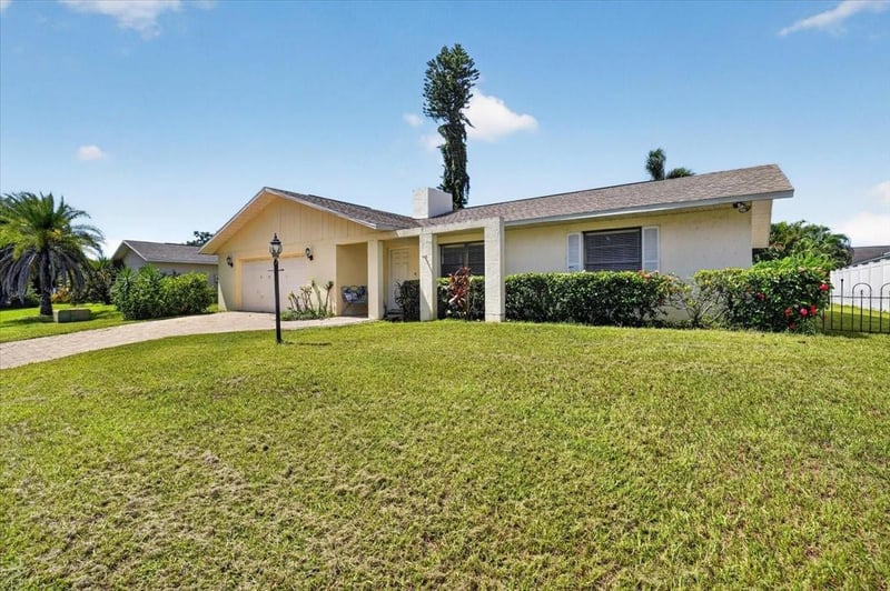 5031 Brandeis Cir S, Sarasota, FL 34243