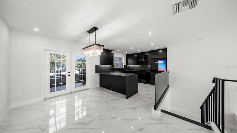 164 E Davis Blvd, Tampa, FL 33606