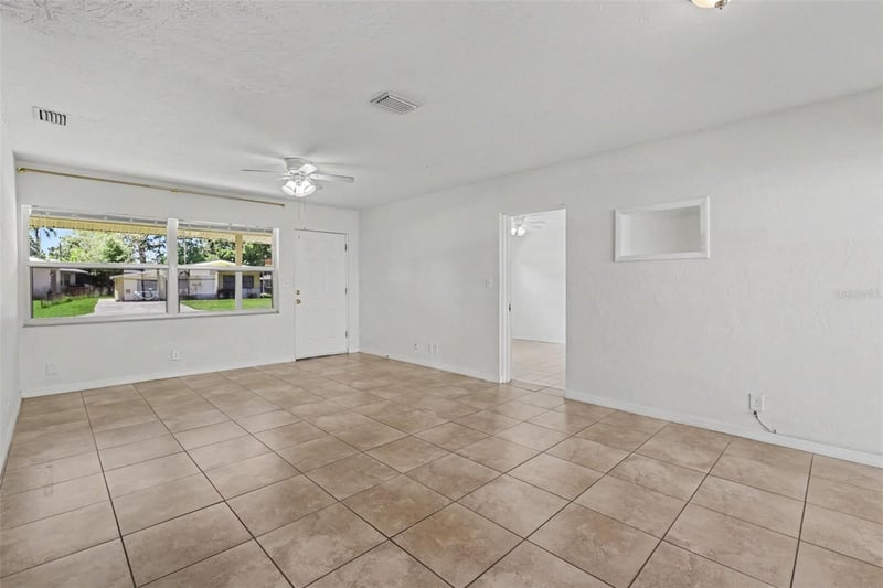 5585 Atlantic Ave N, St Petersburg, FL 33703