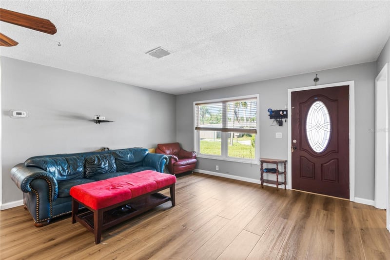 415 Maplewood Cir, Oldsmar, FL 34677