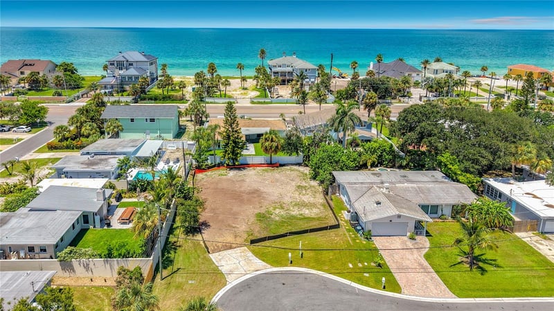 920 Palm Dr, Belleair Beach, FL 33786