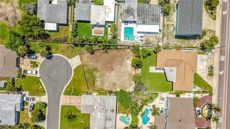 920 Palm Dr, Belleair Beach, FL 33786