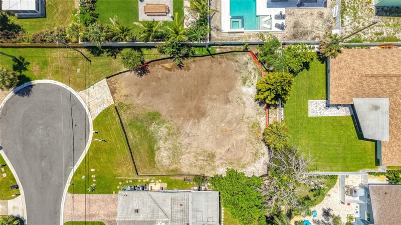 920 Palm Dr, Belleair Beach, FL 33786