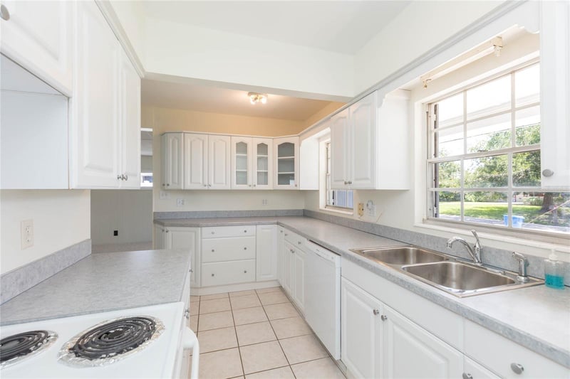 4524 Picadilly St, Tampa, FL 33634