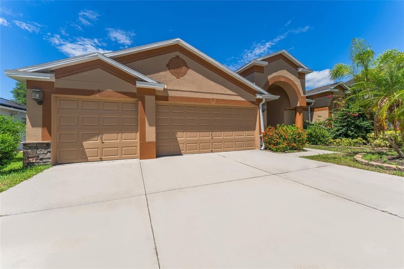 2637 Yukon Cliff Dr, Ruskin, FL 33570