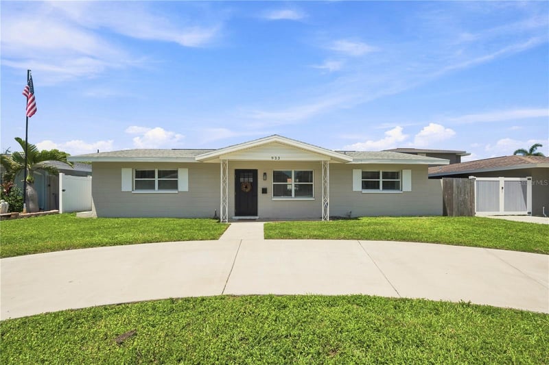 933 41st Ave NE, St Petersburg, FL 33703