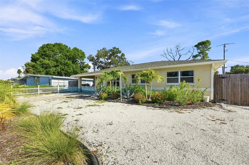 2304 Stanford Ave, Bradenton, FL 34207