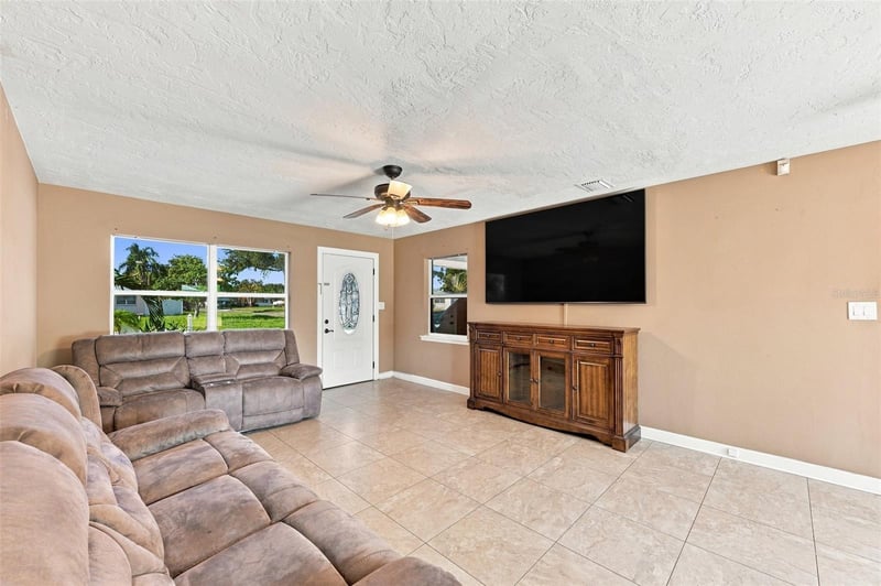 2304 Stanford Ave, Bradenton, FL 34207