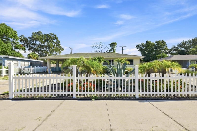 2304 Stanford Ave, Bradenton, FL 34207