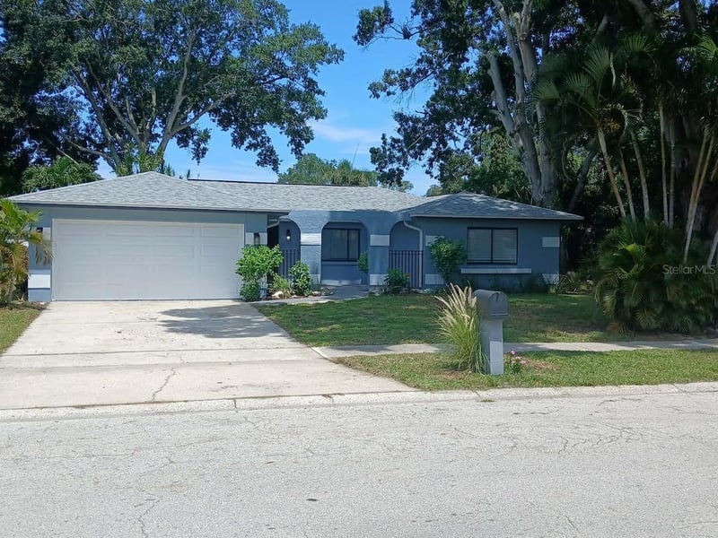 12033 Kay Dr, Seminole, FL 33772