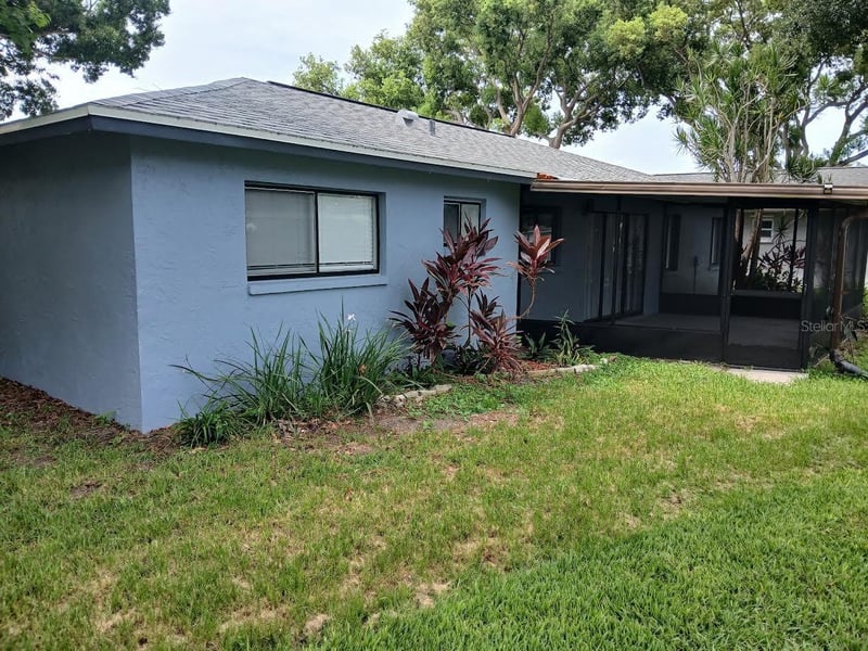 12033 Kay Dr, Seminole, FL 33772