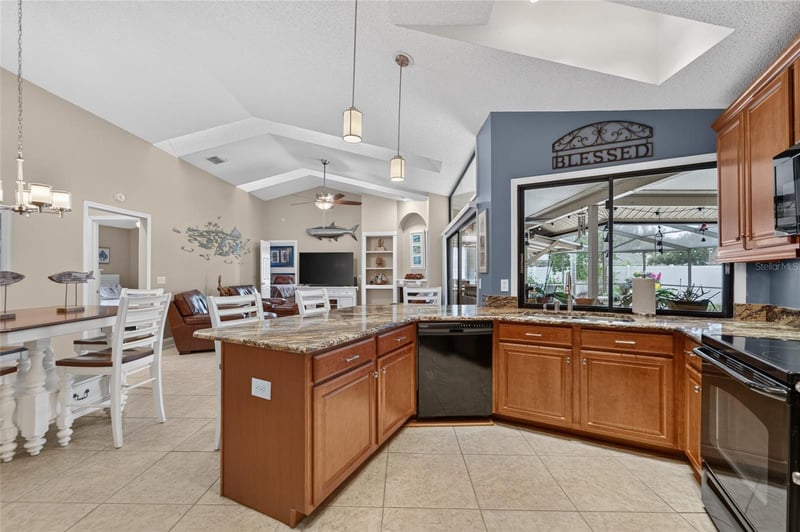 2317 Eagle Bluff Dr, Valrico, FL 33596