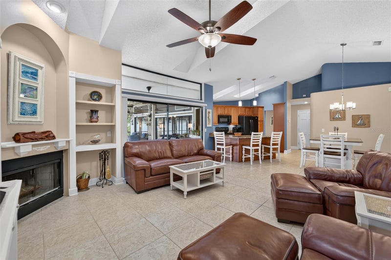 2317 Eagle Bluff Dr, Valrico, FL 33596