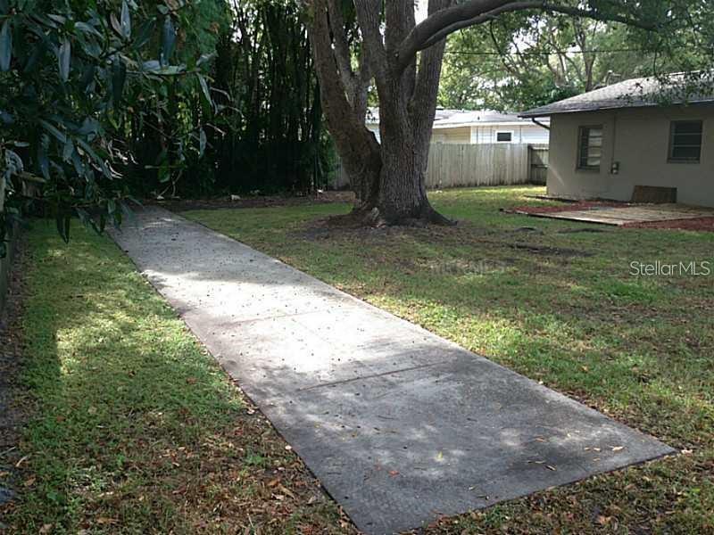 610 12th St NW, Largo, FL 33770