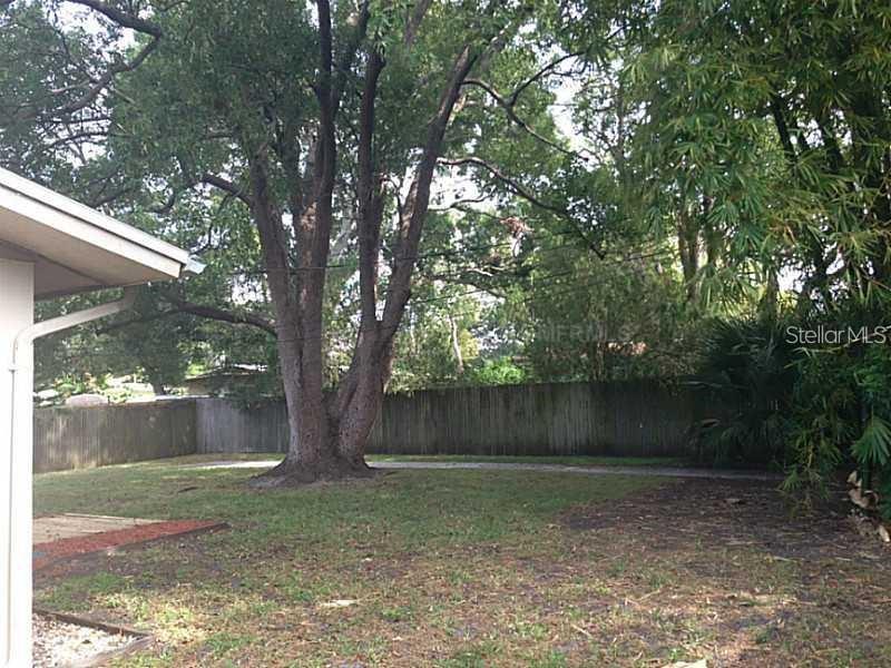 610 12th St NW, Largo, FL 33770