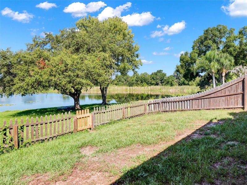 22817 Saint Thomas Cir, Lutz, FL 33549