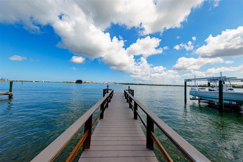 814 Bay Point Dr, Madeira Beach, FL 33708