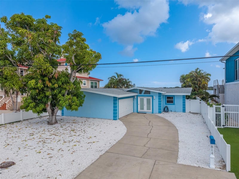 814 Bay Point Dr, Madeira Beach, FL 33708