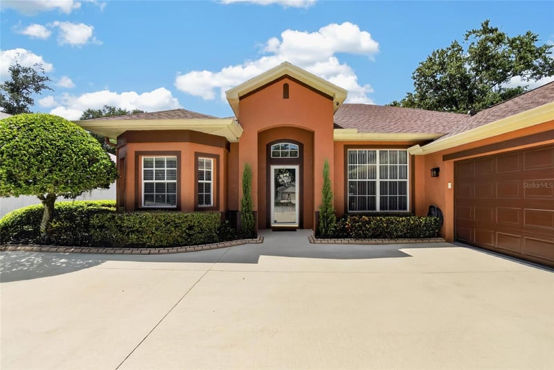 2803 Brooke Pines Ct, Plant City, FL 33566