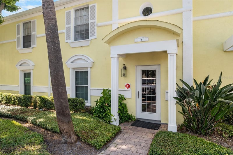 111 Seahorse Dr SE #A, St Petersburg, FL 33705