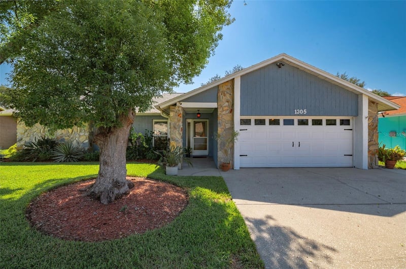1305 Windjammer Pl, Valrico, FL 33594