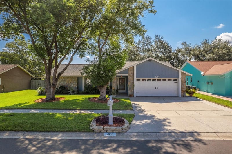 1305 Windjammer Pl, Valrico, FL 33594
