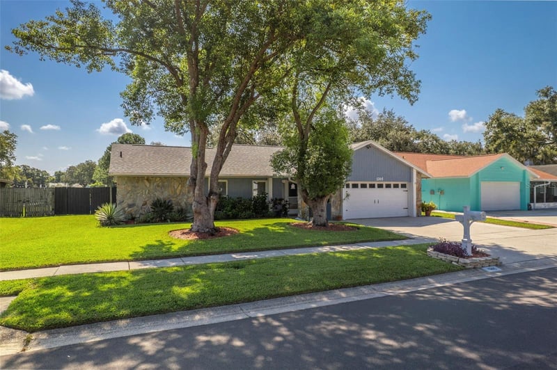 1305 Windjammer Pl, Valrico, FL 33594