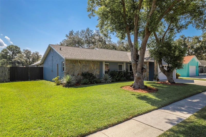 1305 Windjammer Pl, Valrico, FL 33594