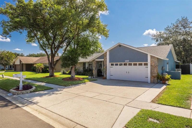 1305 Windjammer Pl, Valrico, FL 33594