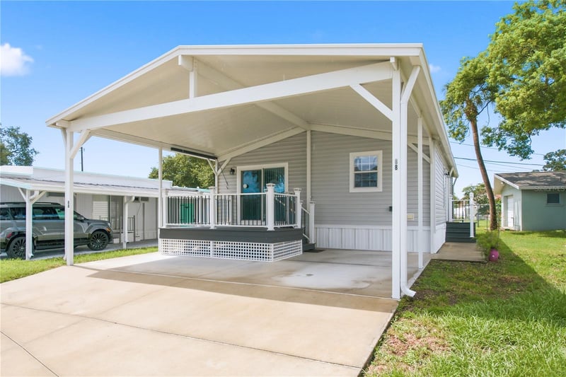 980 7th St NW #88, Largo, FL 33770