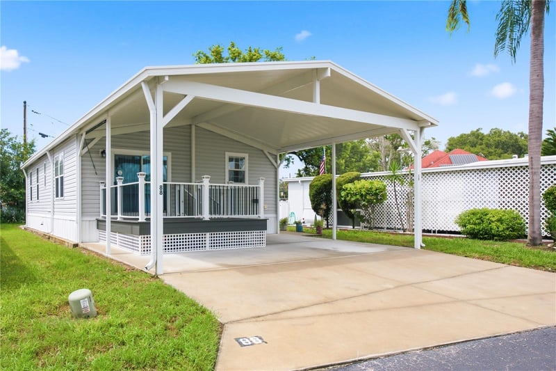 980 7th St NW #88, Largo, FL 33770