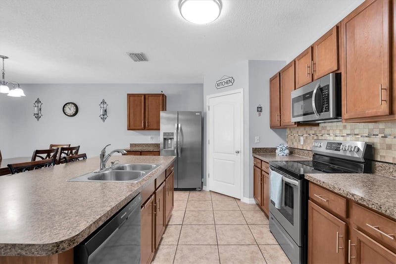 3839 Crystal Dew St, Plant City, FL 33567
