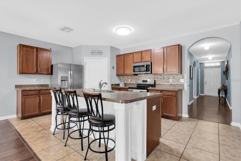 3839 Crystal Dew St, Plant City, FL 33567
