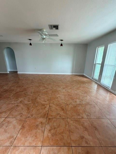 527 Wayfarer Dr, Tarpon Springs, FL 34689
