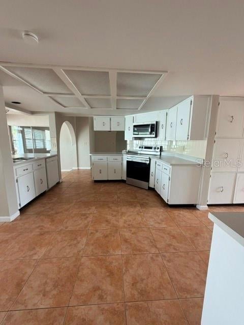 527 Wayfarer Dr, Tarpon Springs, FL 34689