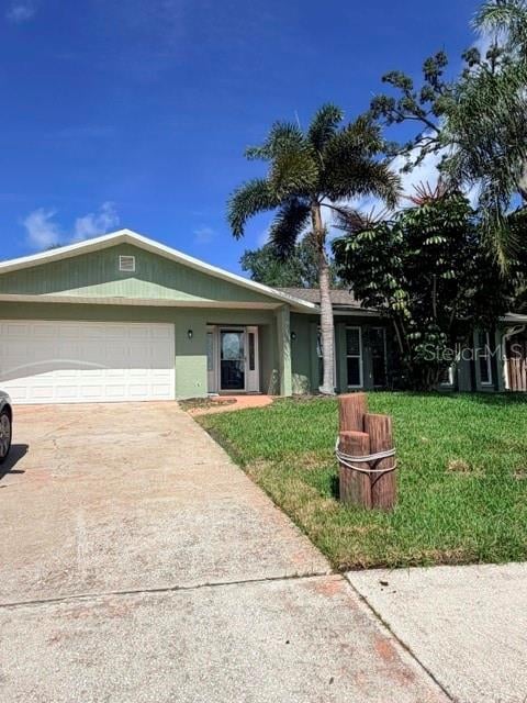 527 Wayfarer Dr, Tarpon Springs, FL 34689