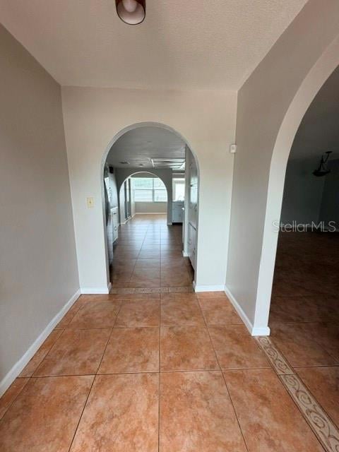 527 Wayfarer Dr, Tarpon Springs, FL 34689