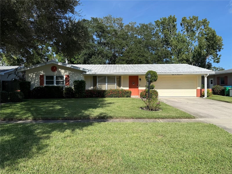 8927 Lakewood Dr, Seminole, FL 33772