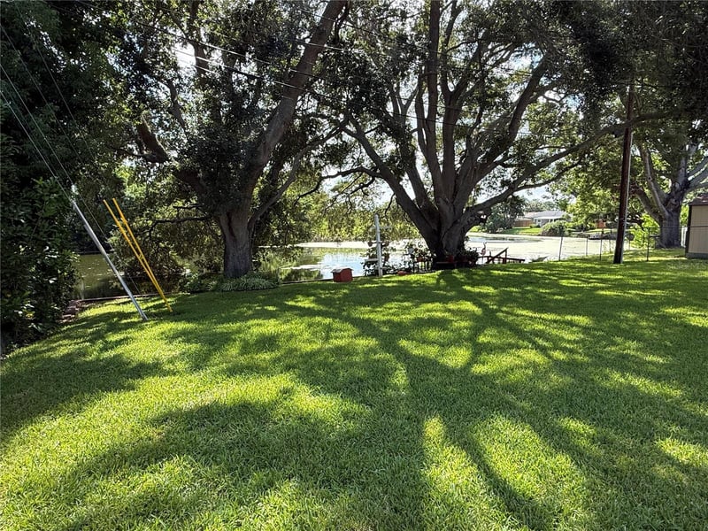 8927 Lakewood Dr, Seminole, FL 33772