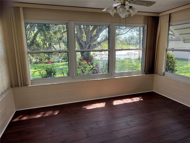 8927 Lakewood Dr, Seminole, FL 33772