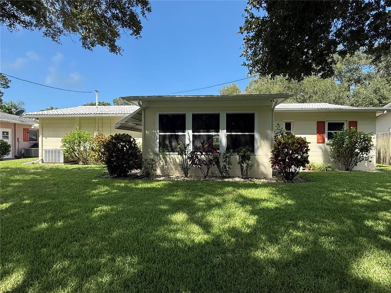 8927 Lakewood Dr, Seminole, FL 33772