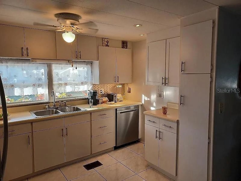 7880 54th Ave N #106, St Petersburg, FL 33709