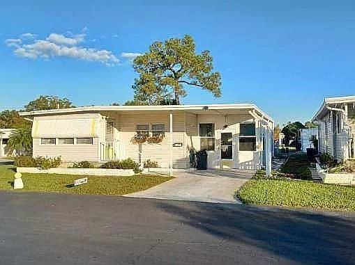 7880 54th Ave N #106, St Petersburg, FL 33709